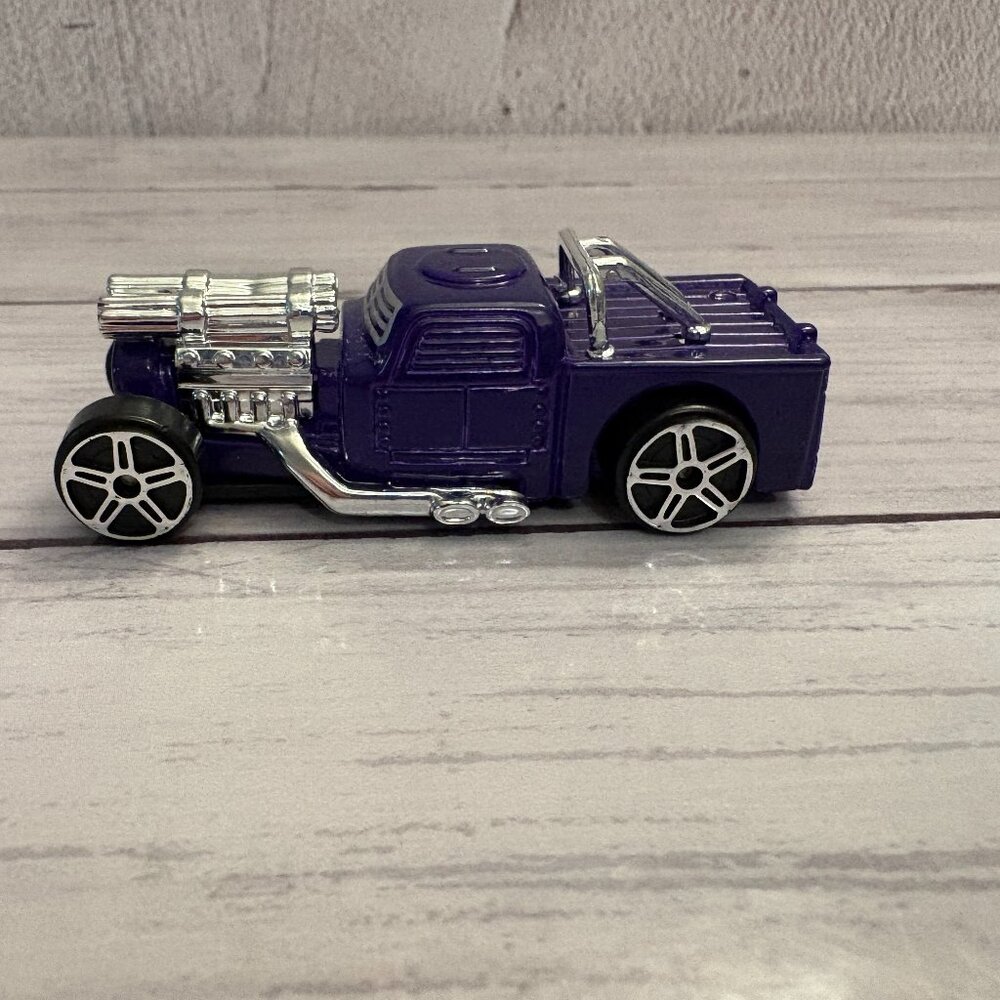 Maisto Fresh Metal Leadslinger Purple Silver Louvers Car 2022 (SKU: 385TO)